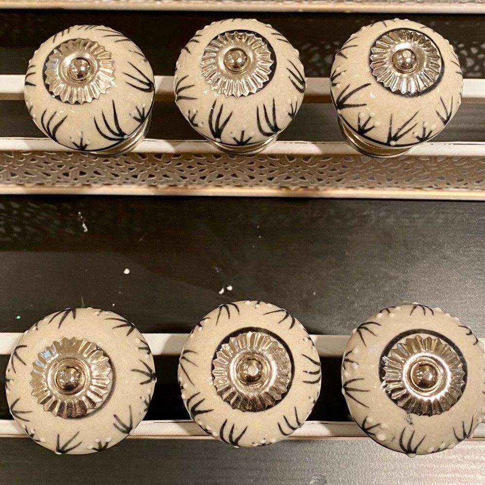 many sets of 6 new black & whiteceramic knobs/pull